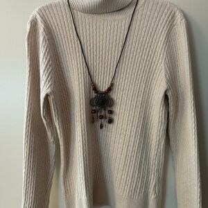 A Beautiful Retro Decorative Necklace